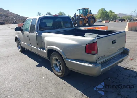 2000 Chevrolet S Truck S10 z USA, uszkodzony, nr VIN 1GCCS19W4Y8272360